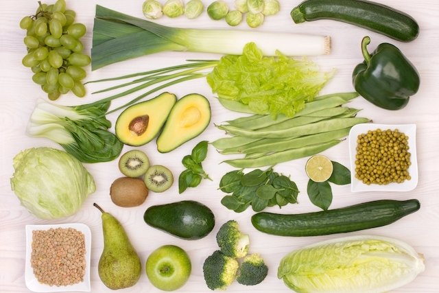 Темно-зеленые продукты, богатые фолиевой кислотой